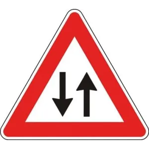 TRIANGULAR SIGN SIDE 90 FIG.26 ART.96 'DOPPIO SENSO DI C'
